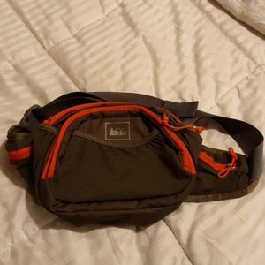 REI fanny pack day pack WITH WATER BOTTLES!!